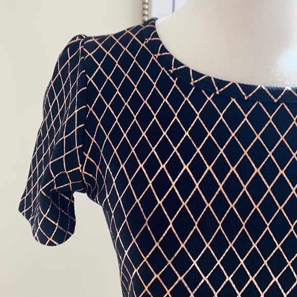 LuLaRoe Dresses & Skirts - • Lularoe Elegant Amelia Dress •